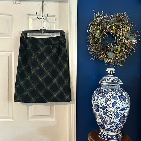 Talbots Dresses & Skirts - Women’s Talbots Vintage Black Dark Green Red Plaid Tartan Wool Blend Skirt Sz 4